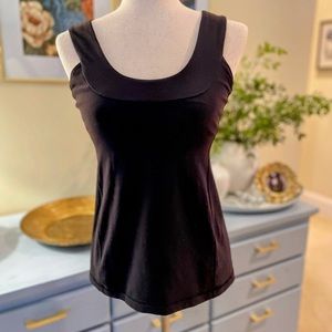 Lululemon black scoop neck tank with built in Shelf bra. Very good condition.